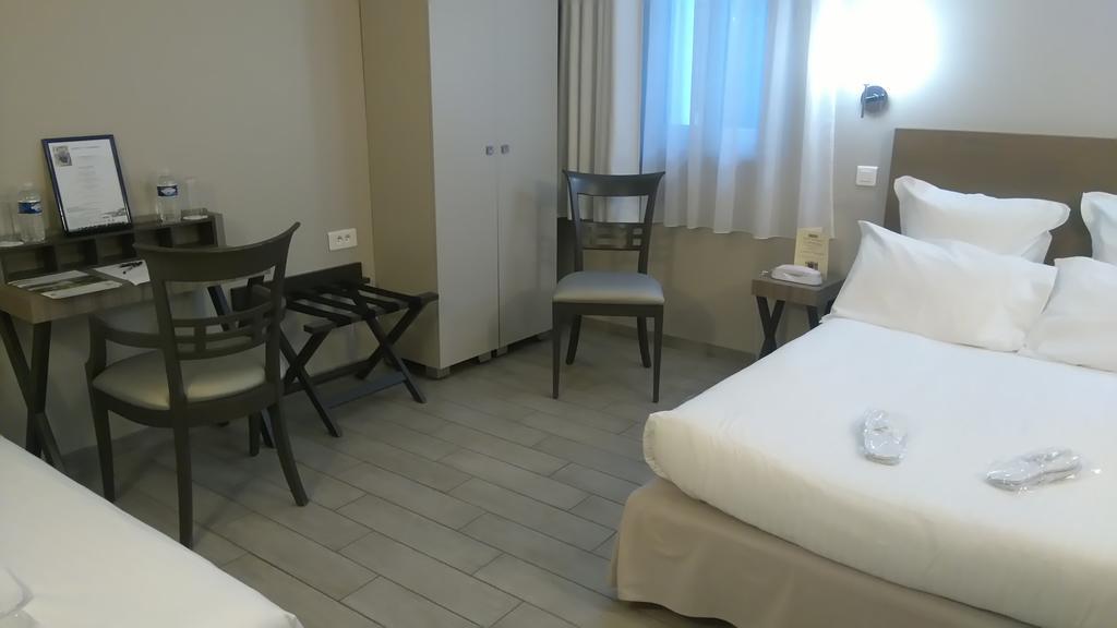 Le Poseidon Hotel La Seyne-sur-Mer Buitenkant foto